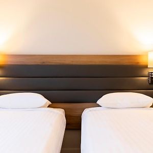 Moxy Twin Sleeper Guest room 2 Twin or Single Beds