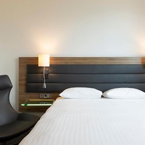 Moxy Sleeper Guest room 1 Queen